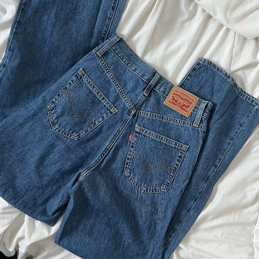Levi's Women's High Waisted Straight Dark Blue Jeans